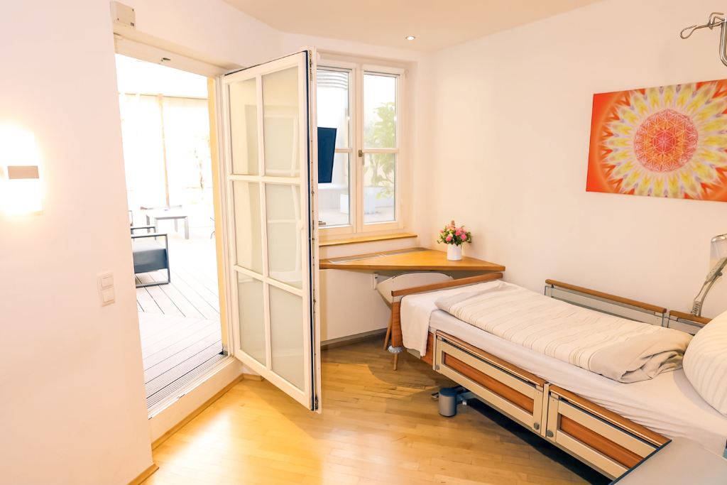 Patientenzimmer mit Hofzugang